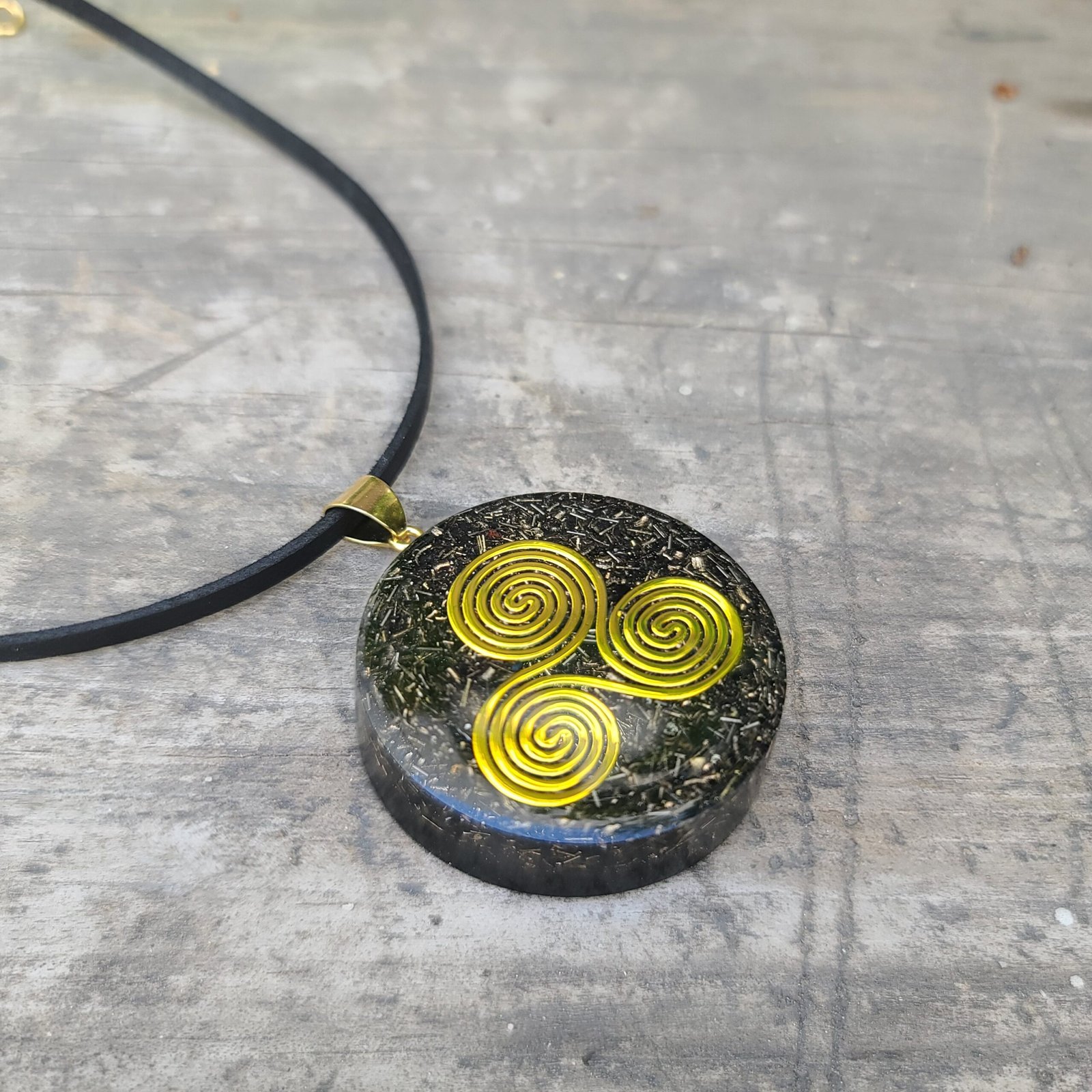 Collar Orgonita Triskel Celta - Imagen 2