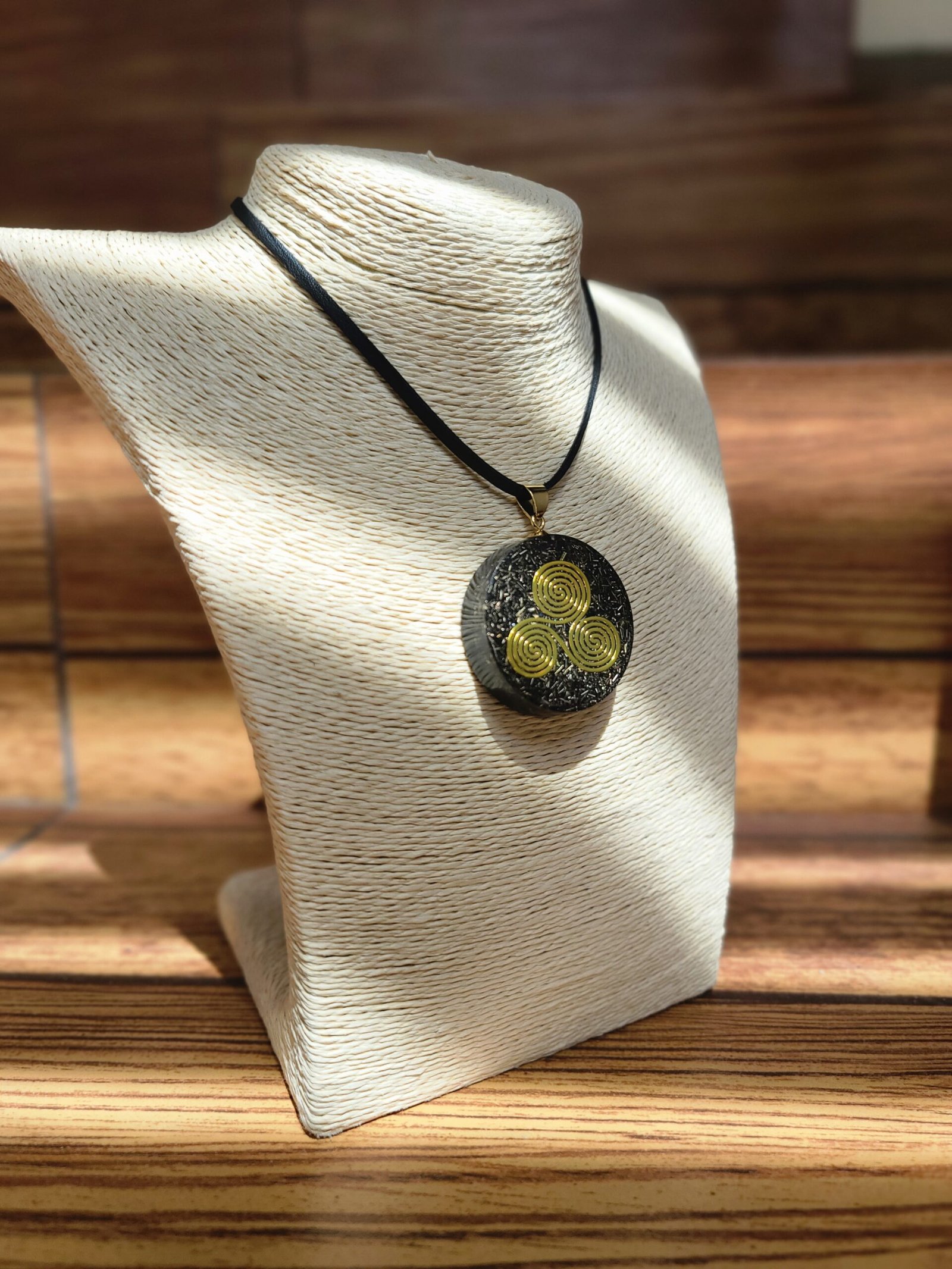 Collar Orgonita Triskel Celta - Imagen 7