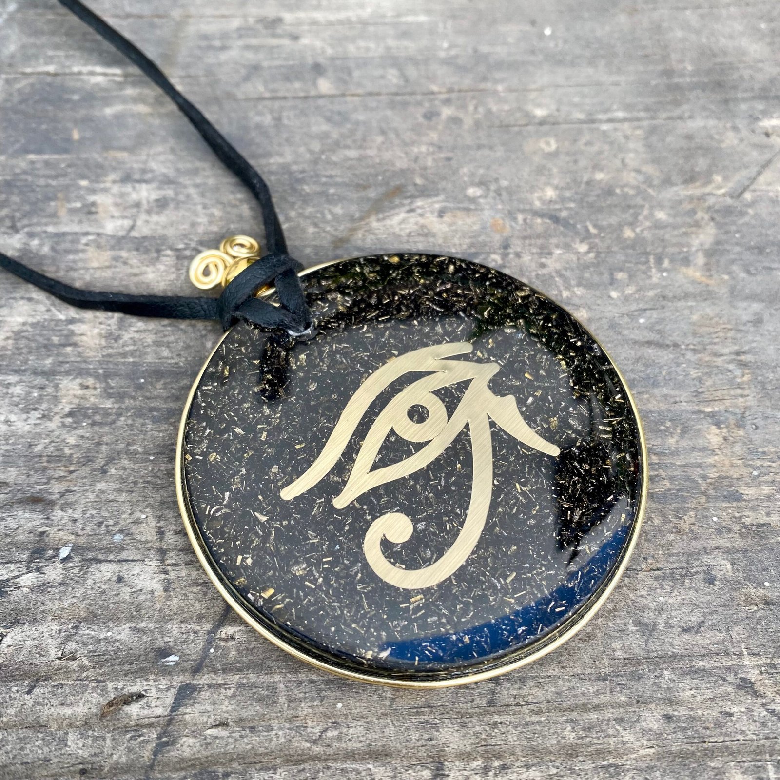 Medallón Orgonita Ojo de Horus - Imagen 2