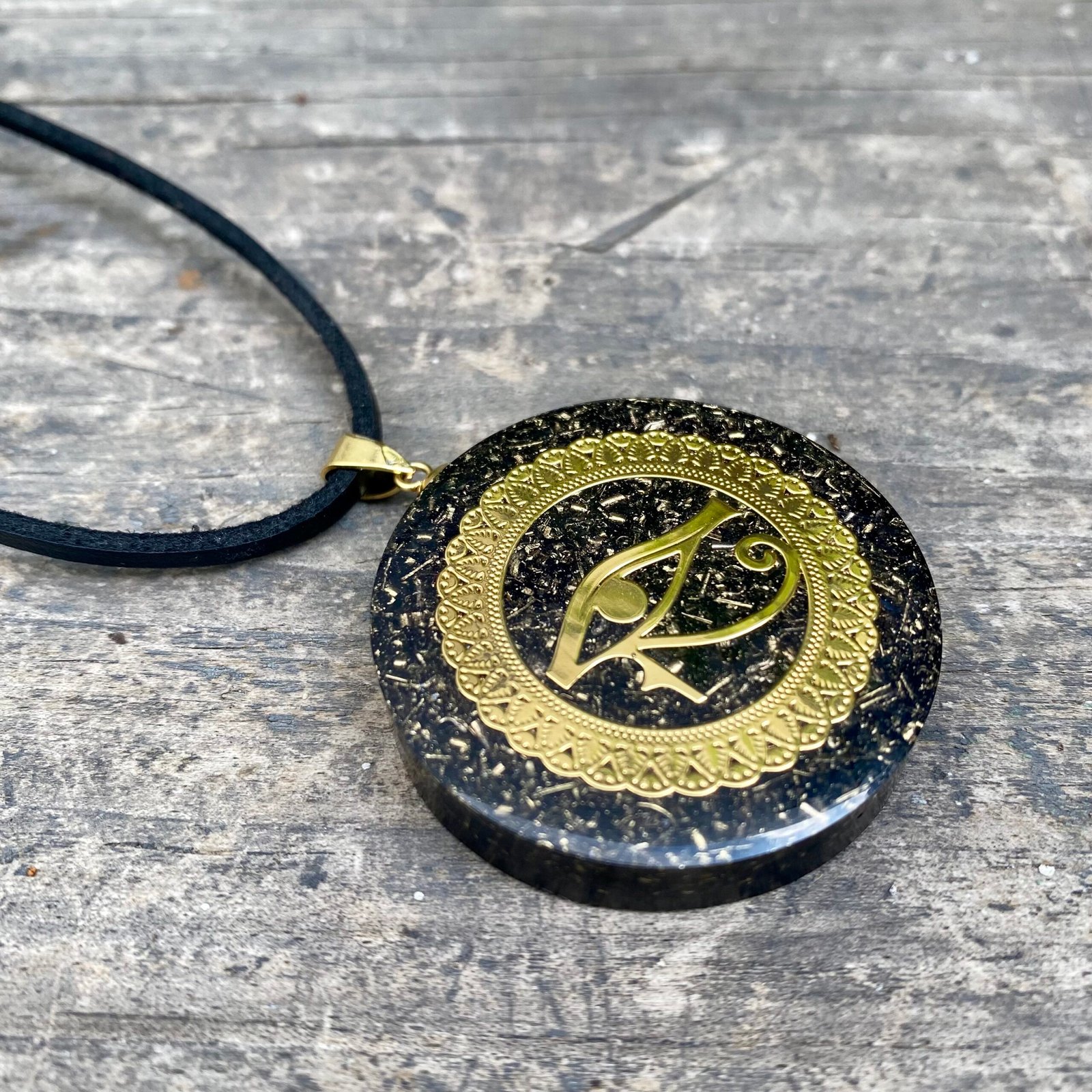 Collar Orgonita Ojo de Horus - Imagen 2