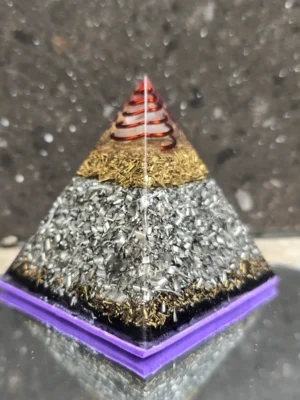 piramide orgonita micerinos p cuarzo rosa