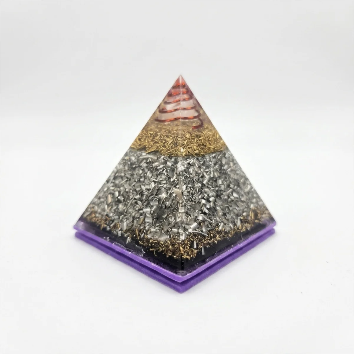 piramide orgonita micerinos p campo energético Una nota adicional sobre la Micerinos N: la descripción larga está incompleta — arranca directamente con "LO QUE LLEVA DENTRO" sin el Bloque A. Le falta toda la introducción sobre la pirámide, su diferenciación con la Micerinos P y el cierre LAO. Cuando quieras lo completamos.