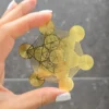 símbolo cubo metatron metal dorado efecto óptico